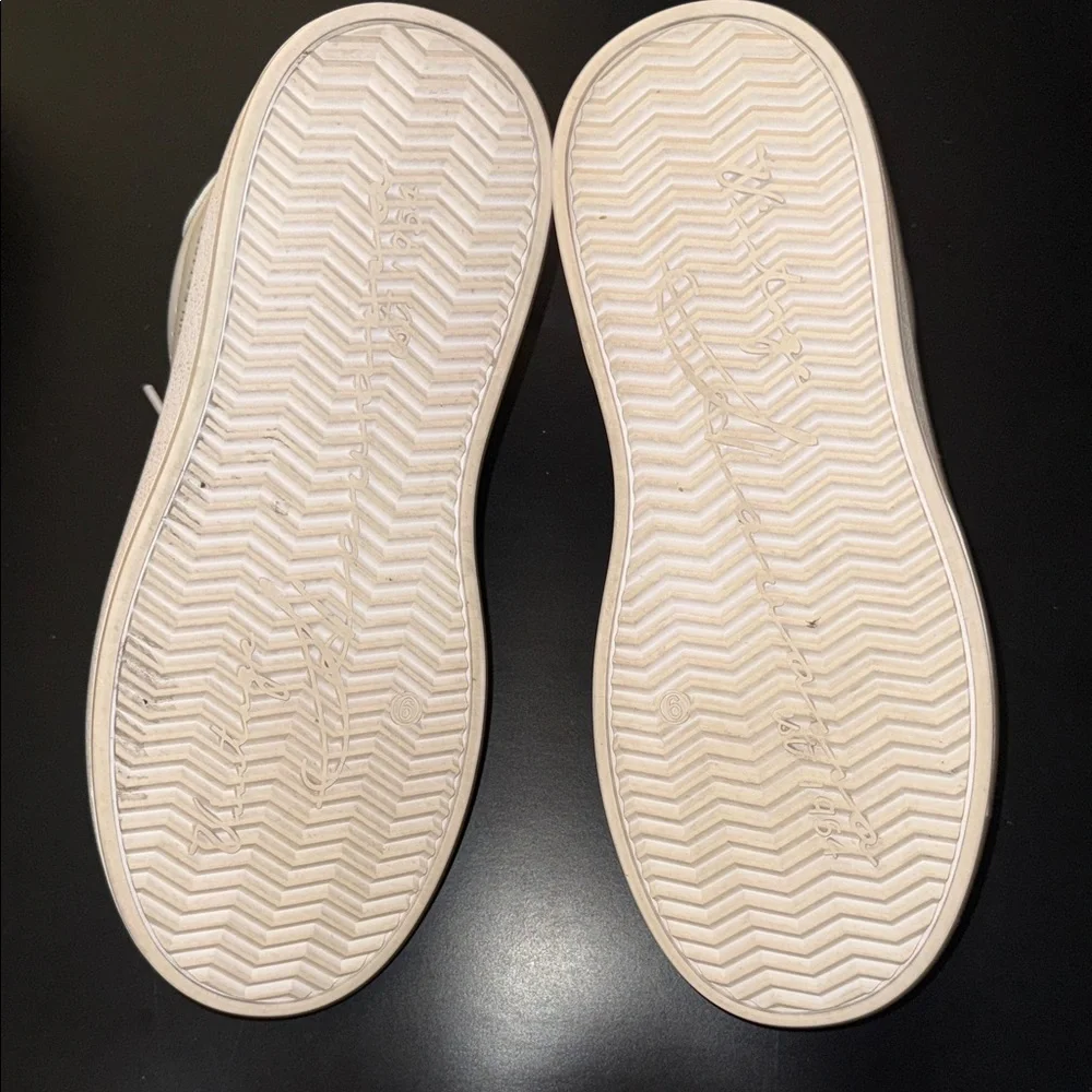 Vintage Havana Cream Leather Sneakers - Picture 9 of 9